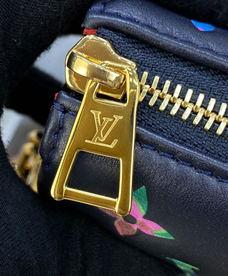Louis Vuitton Coussin MM M21204 M21209